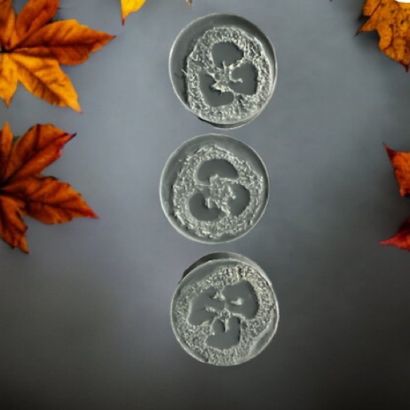 1 - Hand Crafted Loofah Charcoal Soap -Eucalyptus and vanilla - Picture 2 of 6